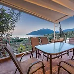 בית נופש Nikole's Luxury 180m2 Tirós