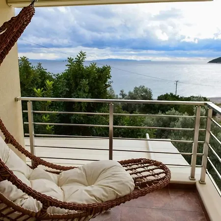 Дом отдыха Nikole's Luxury 180m2 Тирос