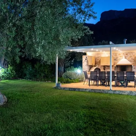 Nikole's Luxury 180m2 Дом отдыха