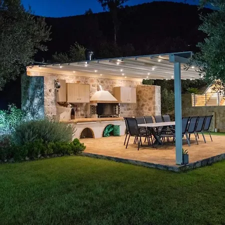 Дом отдыха Nikole's Luxury 180m2 *