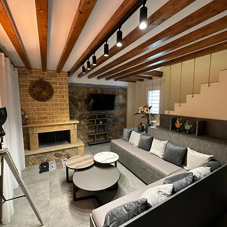 Nikole's Luxury 180m2 Дом отдыха