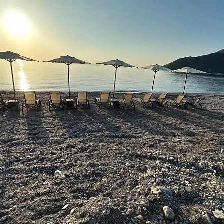 Дом отдыха Nikole's Luxury 180m2 Тирос