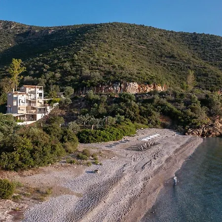 Дом отдыха Nikole's Luxury 180m2 Тирос