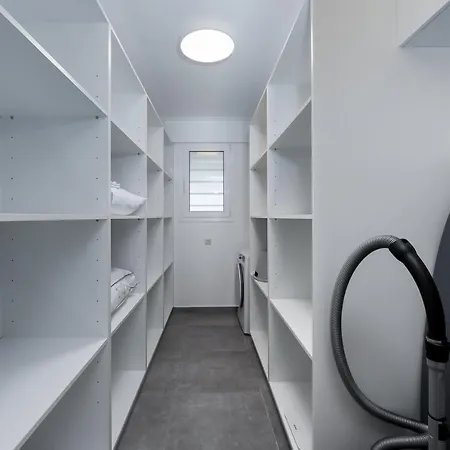 Nikole's Luxury 180m2 Tirós